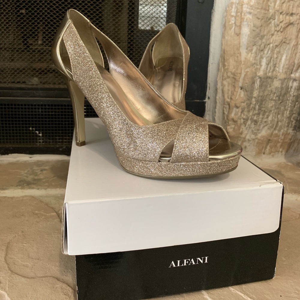 Alfani Gold Glitter Heels 👠 Size 7 ✨